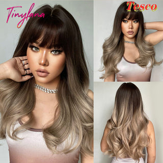 Women Wear Wavy Wigs - Phosgene